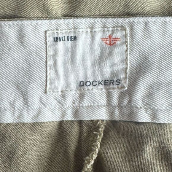 Dockers Khaki Shorts size 44 - Picture 4 of 6